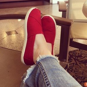 Red Canvas TOMS Youth Classics